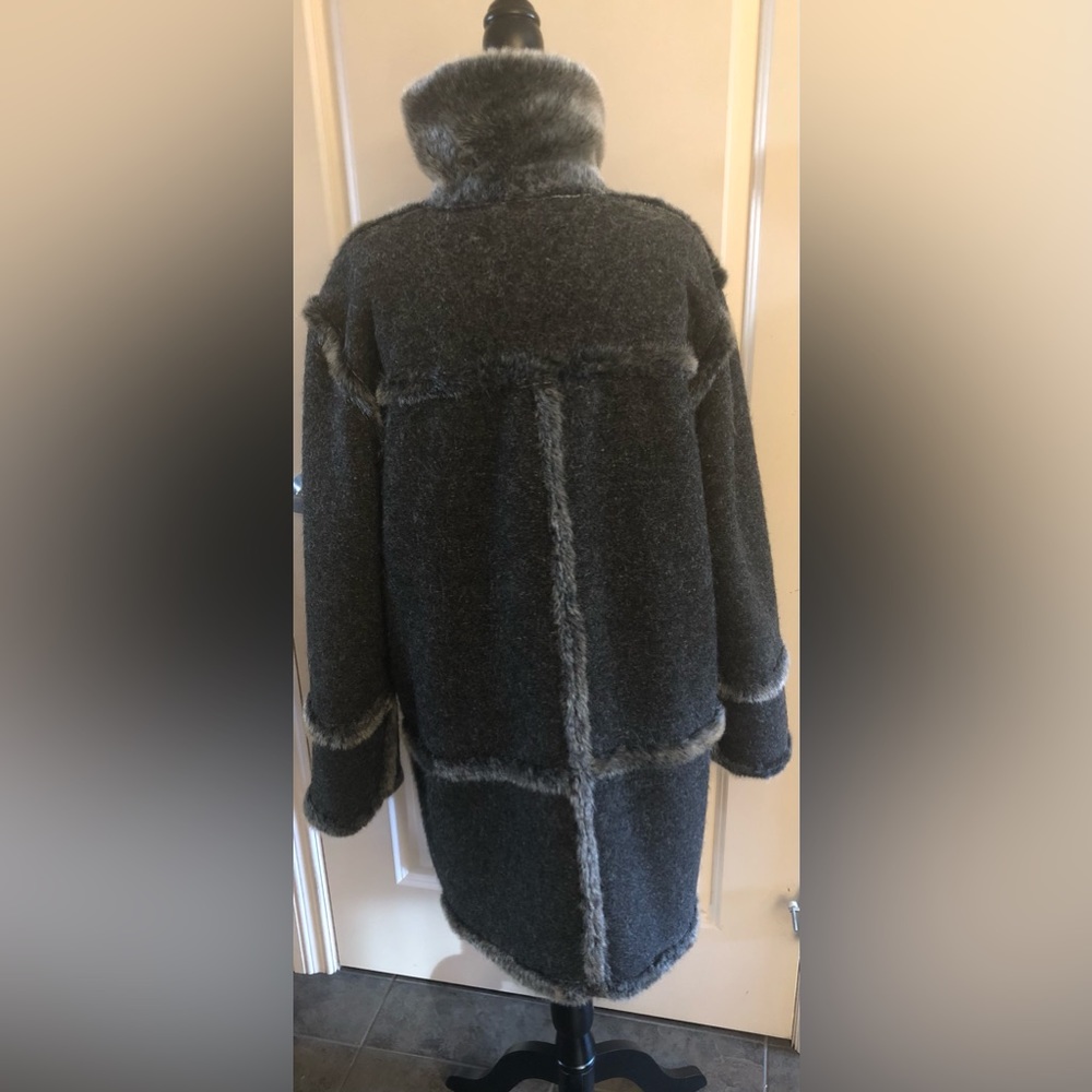 Reversible faux fur coat - Picture 4 of 4